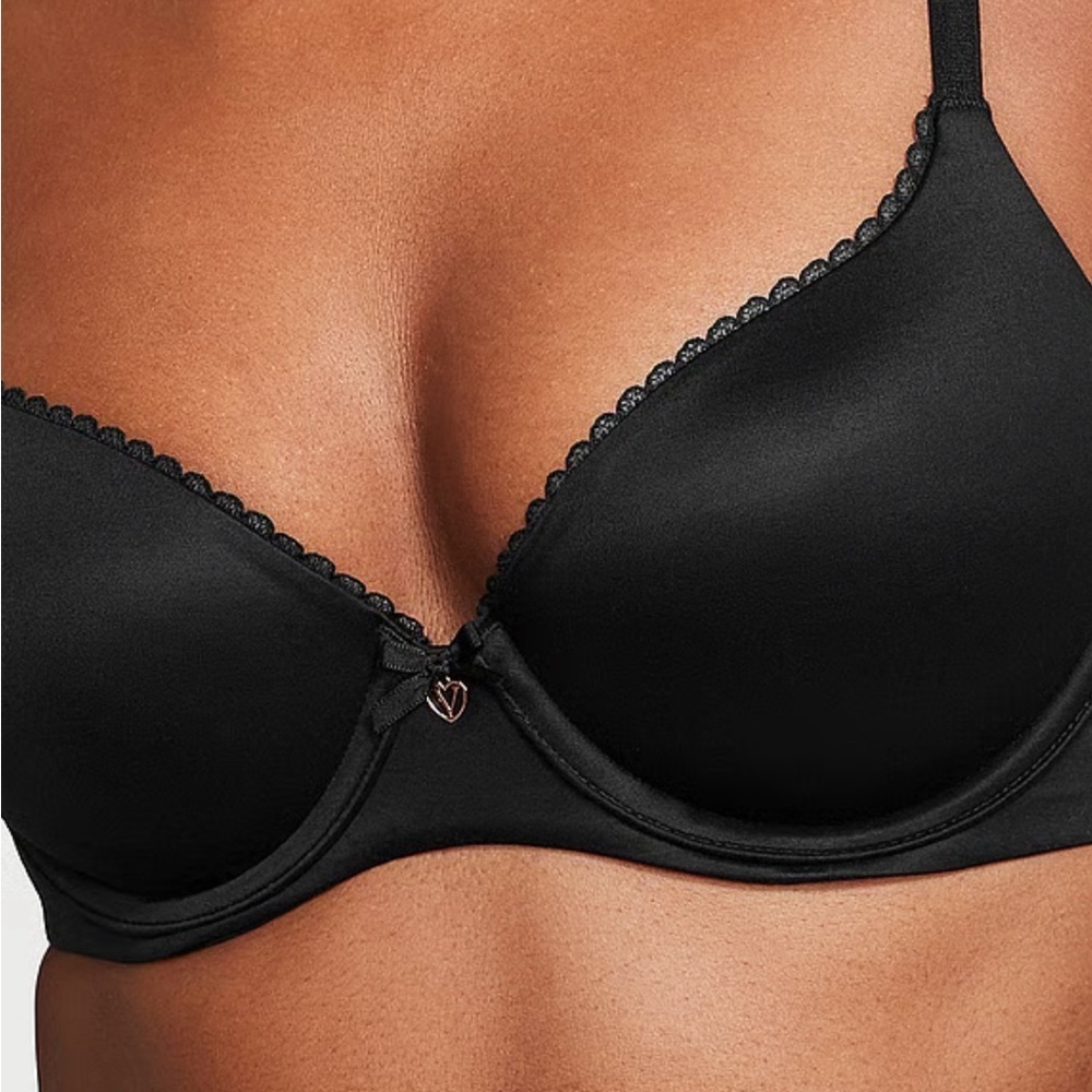 Victoria's Secret Black Scalloped Edge Bra - Picture 3 of 3